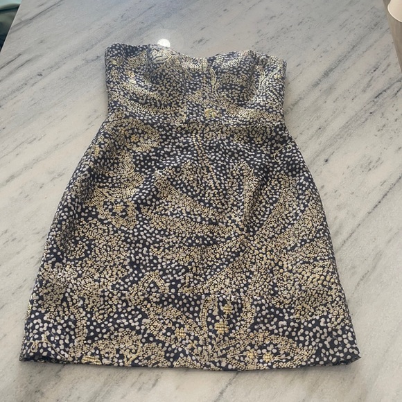 Dresses & Skirts - 🎄NWOT strapless dress